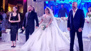 30-килограмовата сватбена рокля на Роксана е ушита в Албания