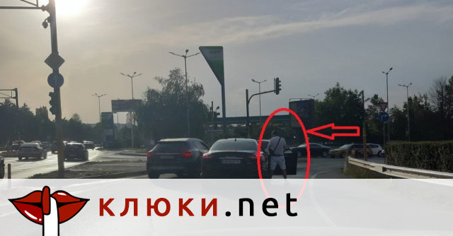 Собственик на Мазерати се облекчи на светофар в София видя
