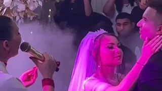Софи Маринова се раздаде на макс на сватбата на племенницата си
