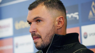 Шкембето на Валери Божинов увисна до коленете