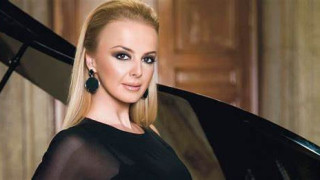 Мил жест: Соня Немска направи щастлив един абитуриент (СНИМКИ)