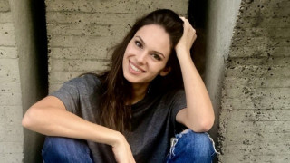 Прясно родилата Даяна Ханджиева бърка бебетата си (Генетичен тест ще установи еднояйчни близначки ли са момиченцата – Снимки)