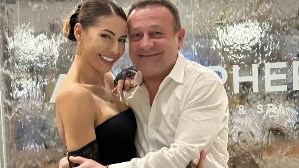 Рачков купи Виктория Кузманова с пръстен за цяло състояние!
