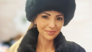 Хубавата синоптичка на БНТ Ева Кикерезова: Сама напуснах телевизията, ще се отдам на децата си, липсвам им! - Снимки