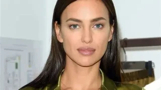 Ирина Шейк не остави нищо на въображението: ВИЖТЕ Я КАКТО МАЙКА Я Е РОДИЛА (СНИМКА)