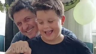 Одра кожата на тати: Ето го порасналия син на Блатечки
