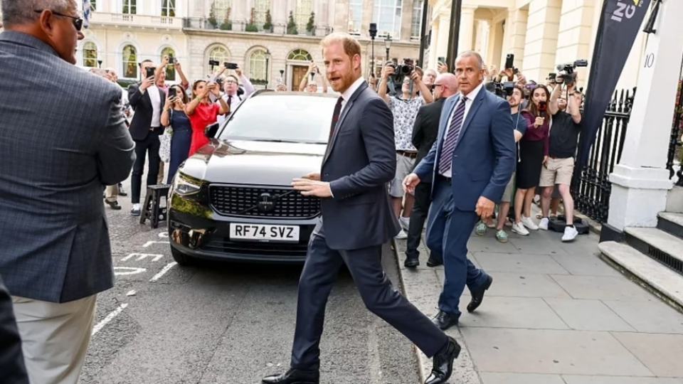 Пари нема! Съдът поряза принц Хари в дело за клевета срещу Daily Mail, Елтън Джон и Елизабет Хърли осъмнаха с провалени искове (Подробности)