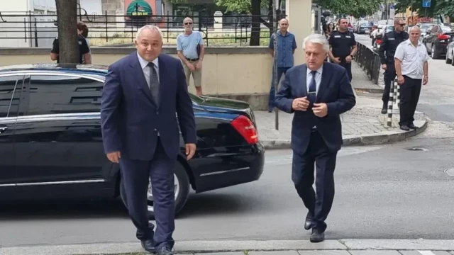 Новият Рашков! Медия разкрива, че Демерджиев къта 15 имота и завидни спестявания