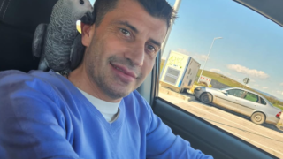 Моят дом, моята крепост: Ето го домът на Жоро Игнатов, с впечатляваща градина – Снимки