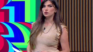 Футболна бомба: Андреа Банда Банда наля апетитни форми и цъфна бременна в студиото на БНТ!