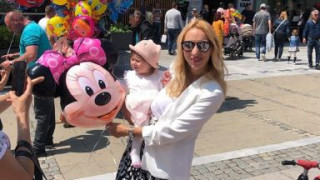 Изненада!   Тризначката  Любов тайно се прибра в България