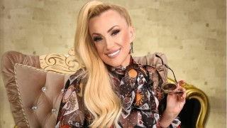Сашка Васева на 60-годишнината си: Искам хората да ме запомнят с това, че съм дива и щастлива